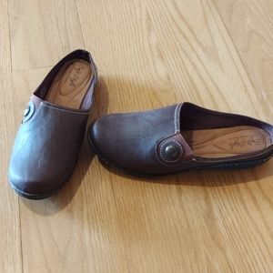 Women's slip on shoes